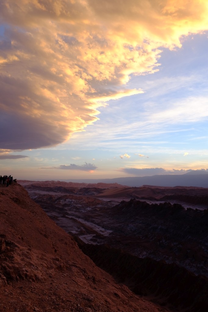 Soleil couchant sur la vallée de la lune